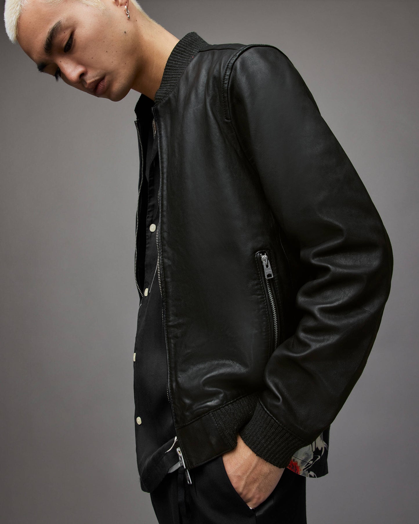  Men's Classic Black Leather Bomber Jacket - Iconic Style